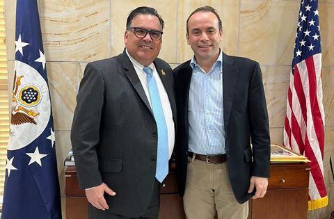 El alcalde electo de Cali y el embajador de EE. UU. en Colombia.