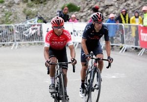 El colombiano Nairo Quintana y el Australiano Richie Porte en el ascenso final al Col de Portet