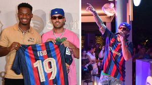 Feid se puso la camiseta del club catalán para animar la fiesta con sus famosas canciones del género urbano