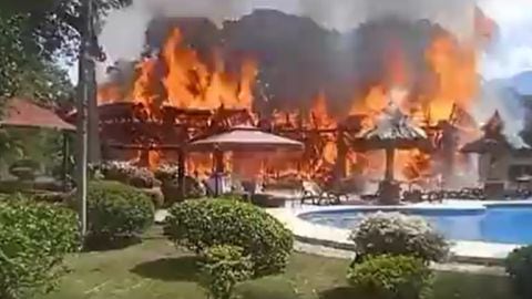 Voraz incendio en finca de recreo en Santa Fe de Antioquia.
