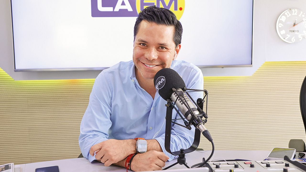  “Lo que está haciendo RCN es ponerle a Luis Carlos Vélez un parlante más grande y más volumen”, sostiene Juan Carlos Iragorri. 