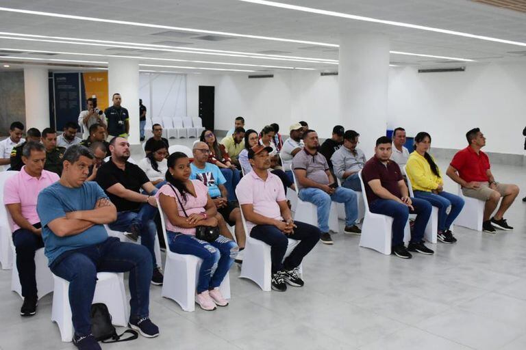 Encuentro para articular trabajo entre la administración departamental, la alcaldía de Barranquilla, Policía Nacional, Asobares y Asonocturnos.