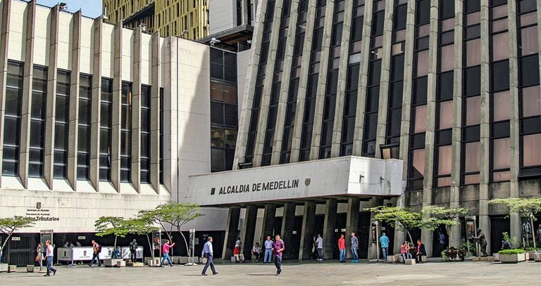  Fuertes denuncias empantanan la gestión en la Alcaldía de Medellín entre 2020 y 2023. Todo el dosier apunta a una gran red de presunta corrupción. 