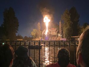 Incendio en Disney durante show que involucraba efectos especiales.