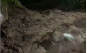 El Río Desbaratado se desbordó y ha provocado varias inundaciones en el Cauca