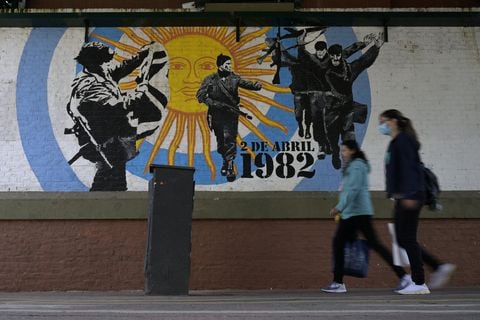 Grafiti en conmemoración al inicio de la Guerra de las Malvinas en Buenos Aires.