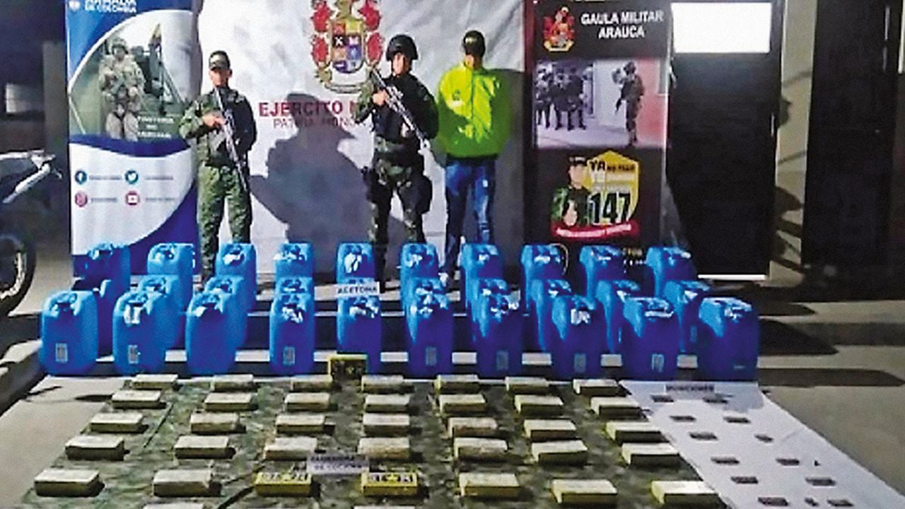  El Ejército anunció que más de 50 kilos de clorhidrato de cocaína fueron hallados en el lugar y que la sustancia pretendía ser llevada a Venezuela.