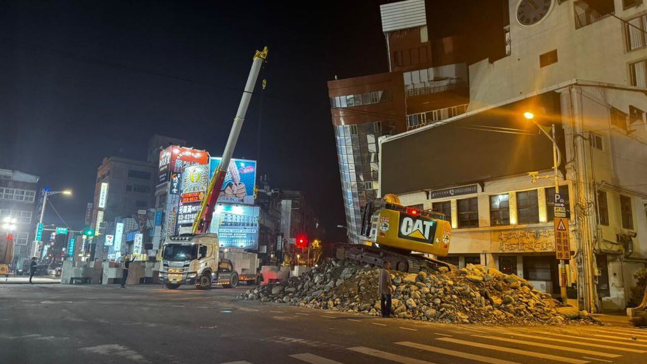 Una vista de la destrucción después de un terremoto de magnitud 7,4