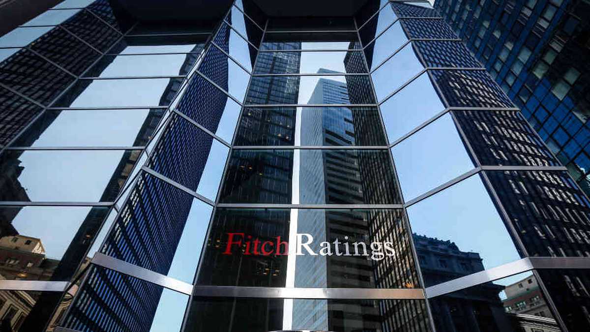 Fitch advierte sobre alta exposición de bancos latinos en sector público