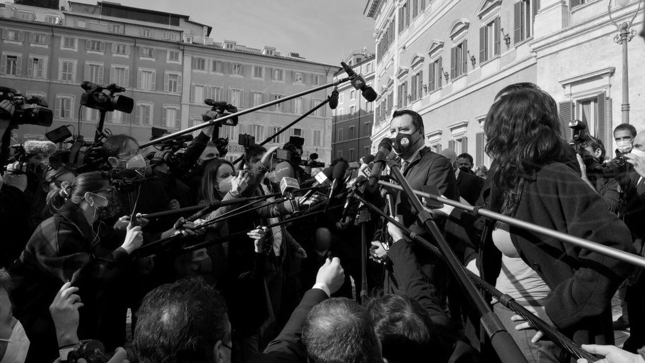 Periodistas ejerciendo su trabajo en Italia