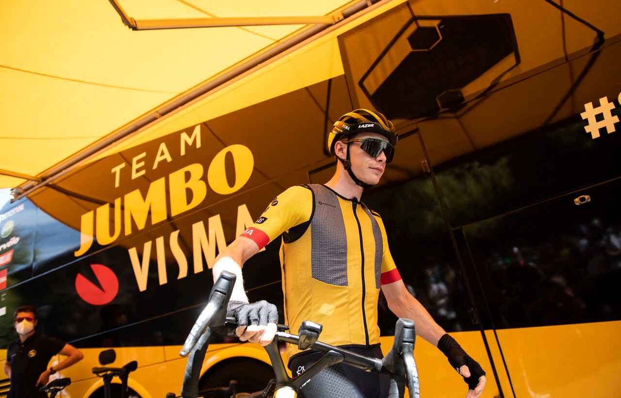 Team Jumbo-Visma's Danish rider Jonas Vingegaard arrives before the start of the stage 15 of the 2023 La Vuelta cycling tour of Spain, a 158,3 km race between Pamplona and Lekunberri on September 10, 2023. (Photo by ANDER GILLENEA / AFP)