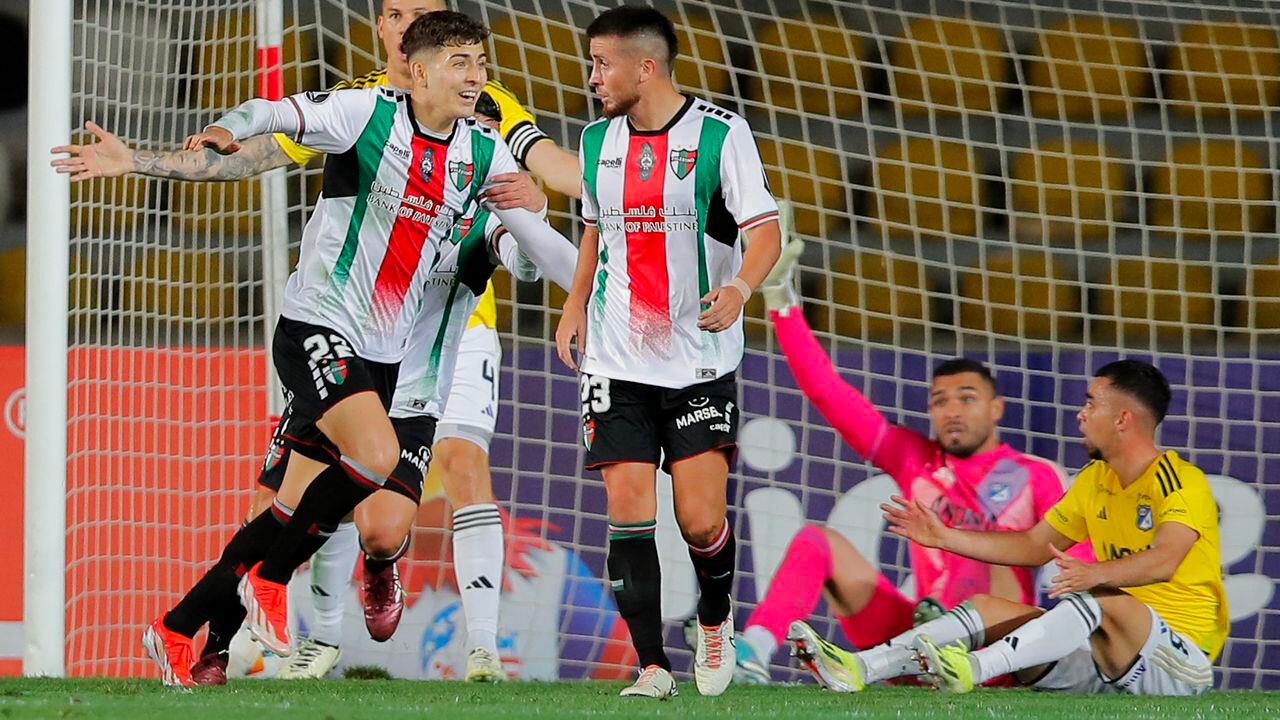 Palestino's midfielder Felipe Chamorro (L) celebrates after scoring his team's second goal during the Copa Libertadores group stage first leg football match between Chile's Palestino and Colombia's Millonarios at the Municipal Francisco Sanchez Rumoroso Stadium in Coquimbo, Chile, on April 25, 2024. (Photo by Javier TORRES / AFP)
