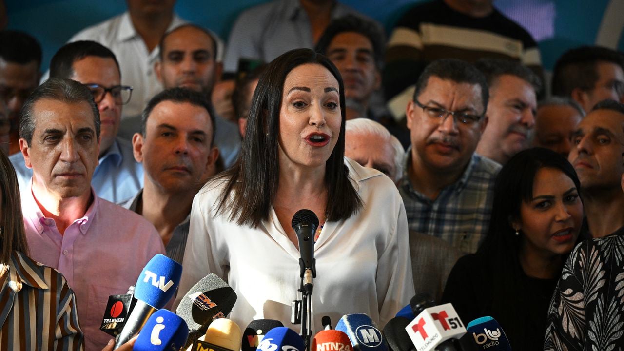 La líder opositora venezolana María Corina Machado habla durante una conferencia de prensa para anunciar su reemplazo para las próximas elecciones nacionales en Caracas, el 22 de marzo de 2024.