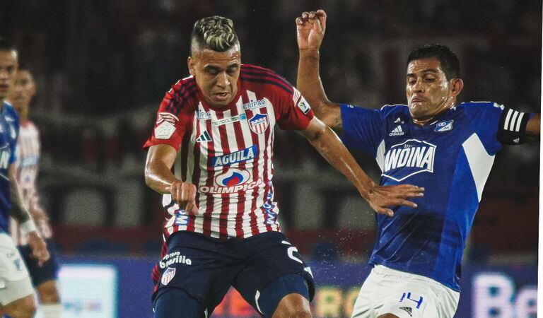 Imagen del duelo de ida por Superliga entre Junior y Millonarios en el estadio Metropolitano