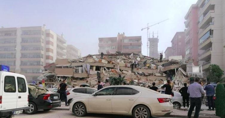 Edificios destruidos y tsunami tras terremoto en Turquía y Grecia