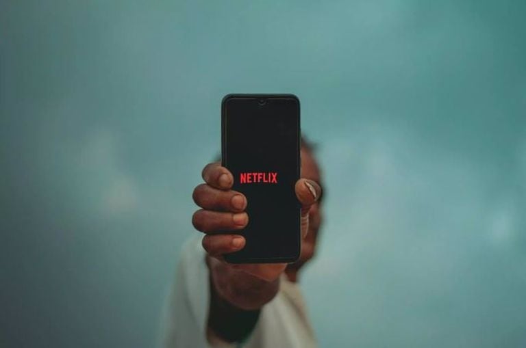No es la primera vez que los directivos de Netflix se pronuncian sobre la posibilidad de lanzar una oferta adicional con anuncios. Foto: Europa Press.