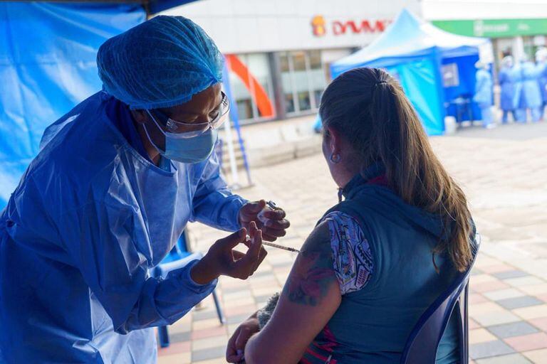 El gobierno de Bogotá adelanta la campaña, "Vacunarse es Mundial".