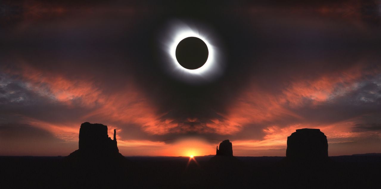 Durante un eclipse solar total el cielo se oscurece.