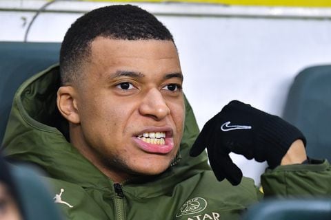 NANTES, FRANCE - FEBRUARY 17: Kylian Mbappe of PSG reacts prior to the Ligue 1 Uber Eats match between FC Nantes and Paris Saint-Germain at Stade de la Beaujoire on February 17, 2024 in Nantes, France. (Photo by Franco Arland/Getty Images)