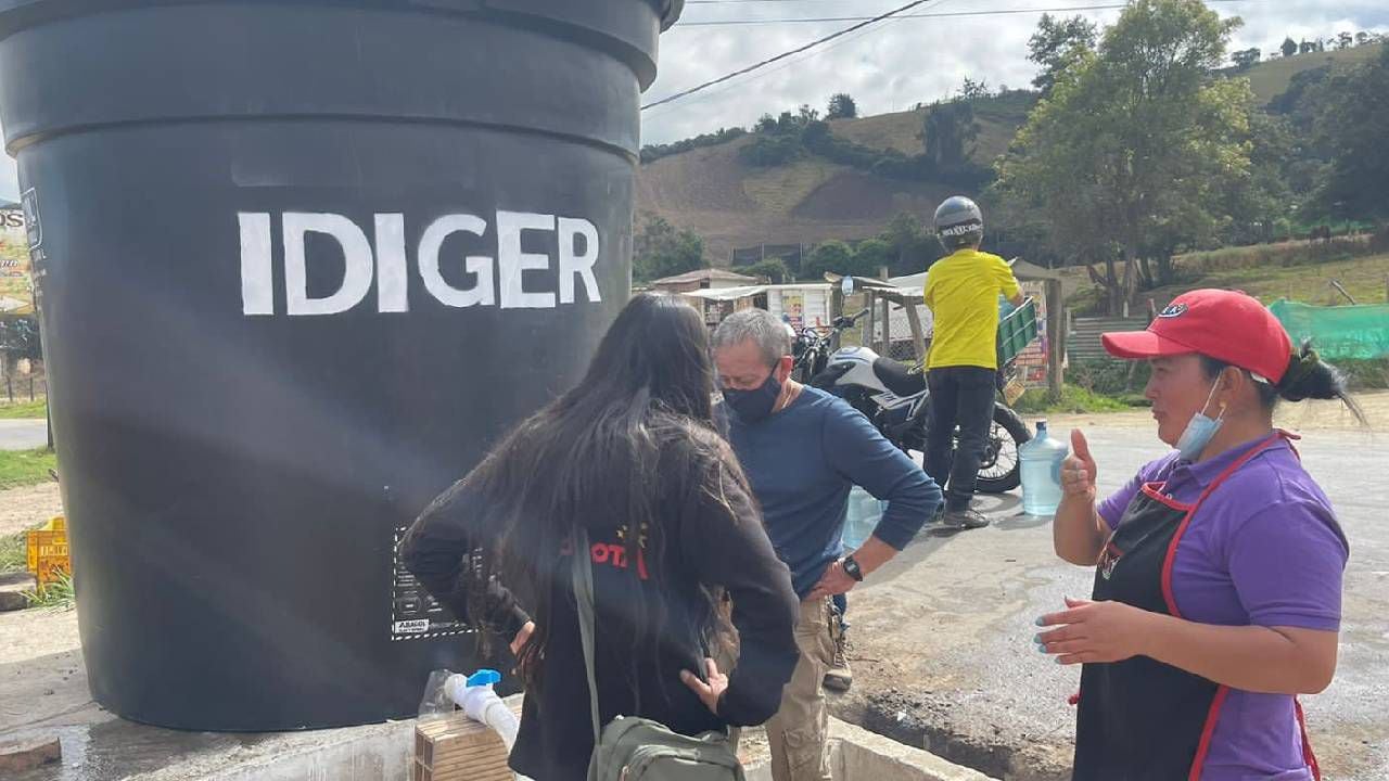 La empresa de Acueducto de Bogotá empezó a reestablecer el servicio de agua en la localidad de Usme.