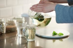 El té de menta es fácil de preparar y económico. Getty Images.