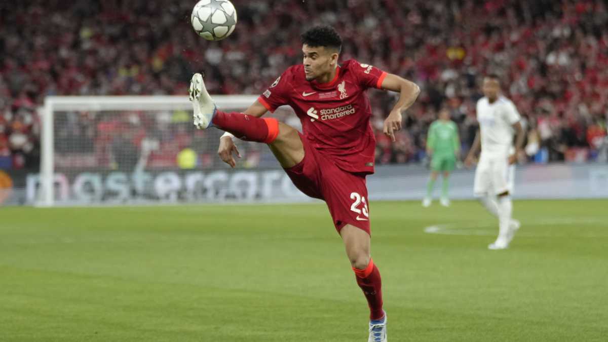 Liverpool's Luis Diaz controls the ball during the Champions League final soccer match between Liverpool and Real Madrid at the Stade de France in Saint Denis near Paris, Saturday, May 28, 2022. (AP/Kirsty Wigglesworth)