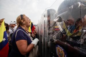 Crisis Migratoria en la frontera de Colombia-venezuela.
Puente Simon Bolivar Cucuta Colombia
Venezolanos en colombia se enfrentan con el ejercito y colectivos del lado venezolano luchando para el ingreso de las ayudas.
23 de febrero del 2019
foto Diana Rey Melo