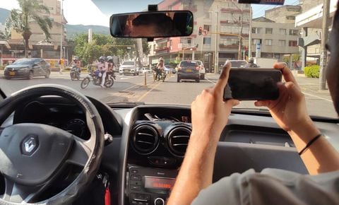 Cali: Multaran a conductores infractores con videos de ciudadanos. foto Jorge Orozco. marzo 1-24