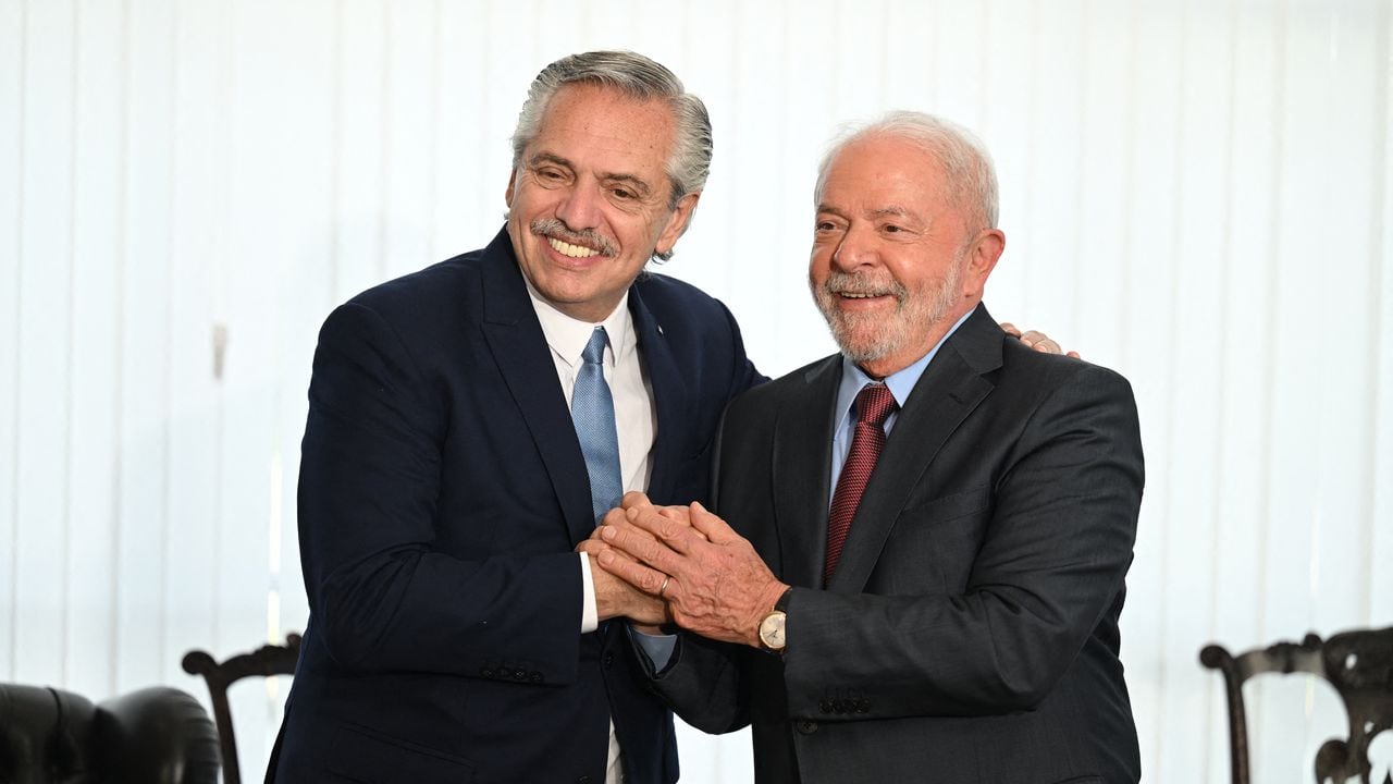 Los presidentes de Brasil y Argentina se reunieron este lunes 2 de enero. Foto: AFP.