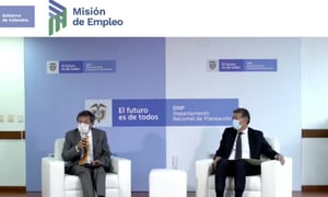 El ministro de Trabajo, Ángel Custodio Cabrera, junto con Darío Maldonado, líder nacional de la Misión del Empleo.