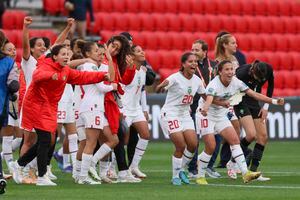 Las jugadoras de Marruecos celebran luego de ganar frente a Corea del Sur.