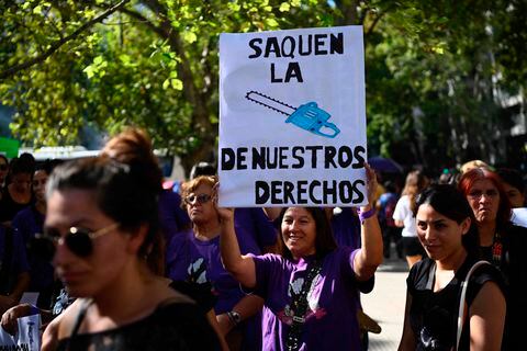 Miles de argentinas marcharon este viernes en Buenos Aires en el Día Internacional de la Mujer.