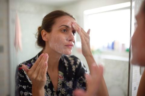 cuidado de la piel, mascarilla facial, rejuvenecer la piel, envejecimiento, manchas, acné, espinillas