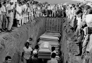 Cien personas resultaron muertas en la masacre de Machuca, Antioquia (1998), perpetrada por la guerrilla del ELN 