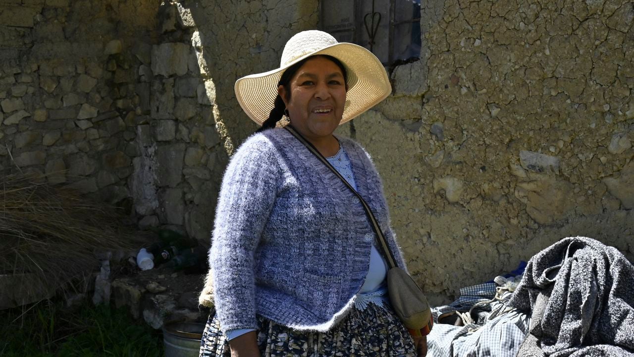 Bertha Aguilar, abogada indígena y defensora de los derechos de las mujeres aymaras en Bolivia. Su valentía y compromiso han hecho de ella un faro de esperanza en la lucha contra la discriminación y la violencia machista en su comunidad.