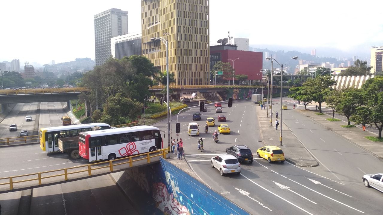 Vía donde rige el pico y placa en Medellín.