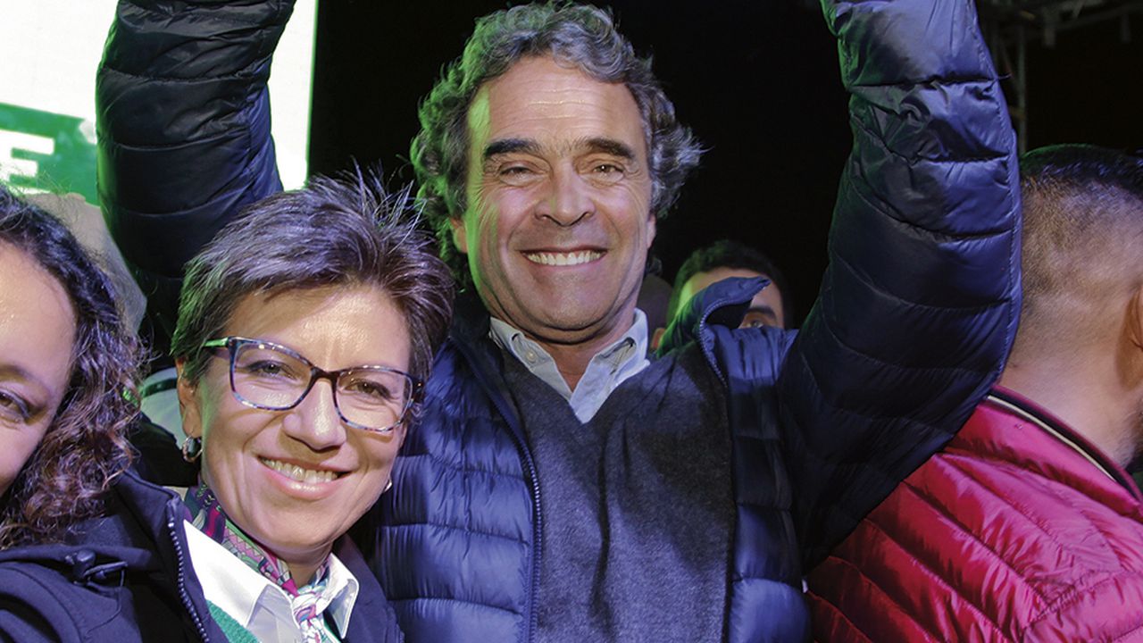    Una de las razones para el distanciamiento entre Sergio Fajardo y Claudia López, fue el impulso y apoyo que le dio Angélica Lozano, esposa de la alcaldesa, a Alejandro Gaviria.