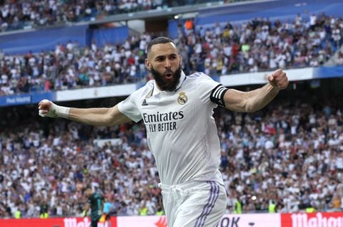 Karim Benzema anotó tres goles en el triunfo del Real Madrid sobre el Almería, en la Liga española.