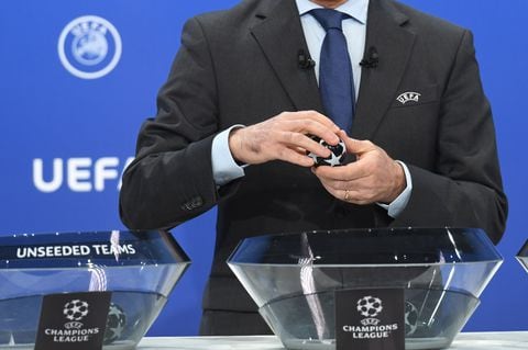 NYON, SWITZERLAND - AUGUST 2: UEFA Deputy General Secretary Giorgio Marchetti opening a draw ball during the UEFA Champions League 2021/22 Play-offs Round draw at the UEFA headquarters, The House of European Football on August 2, 2021, in Nyon, Switzerland. (Photo by Richard Juilliart - UEFA/UEFA via Getty Images)