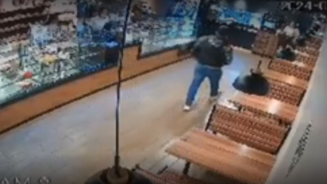Hombre intentó asesinar a su expareja en restaurante de Bogotá
