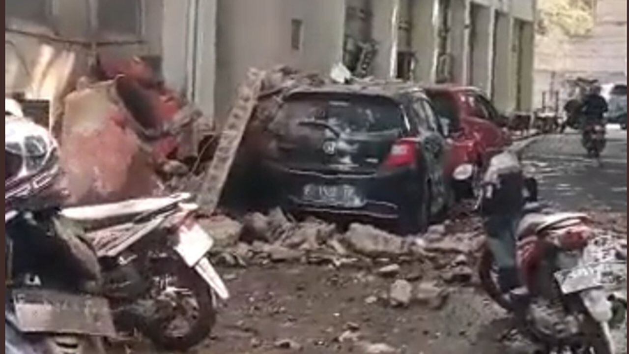 Fuerte temblor en Indonesia