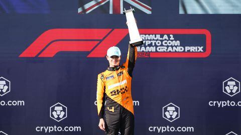 Lando Norris de McLaren en el podio después del Gran Premio de Miami de Fórmula 1 en el Autódromo Internacional de Miami en Miami, Estados Unidos.