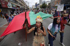 Minga Indigena marcha indigenas durante el
Paro Nacional 21 de octubre del 2020 en Bogota
Mujer Mujeres
Foto: Guillermo Torres Reina / Semana