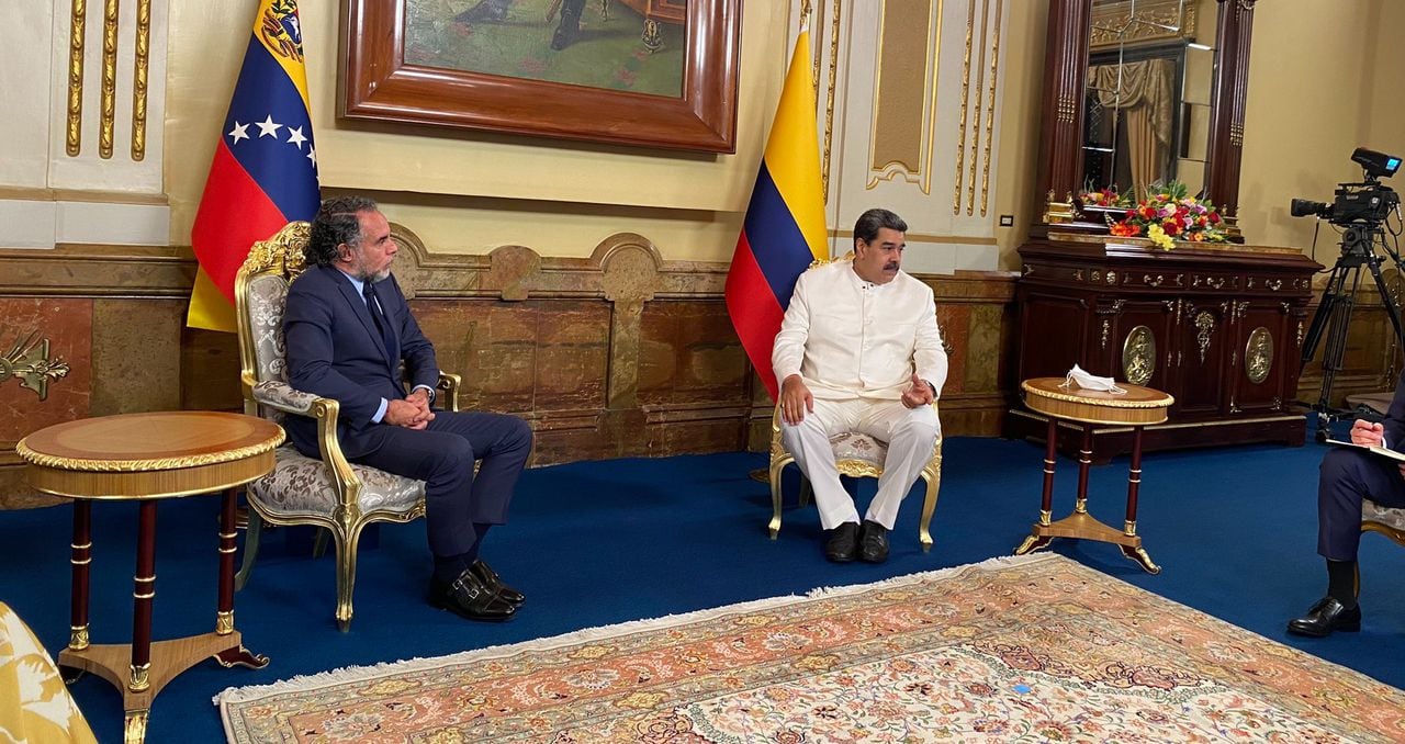 Armando Benedetti y Nicolás Maduro en el Palacio de Miraflores en Venezuela.