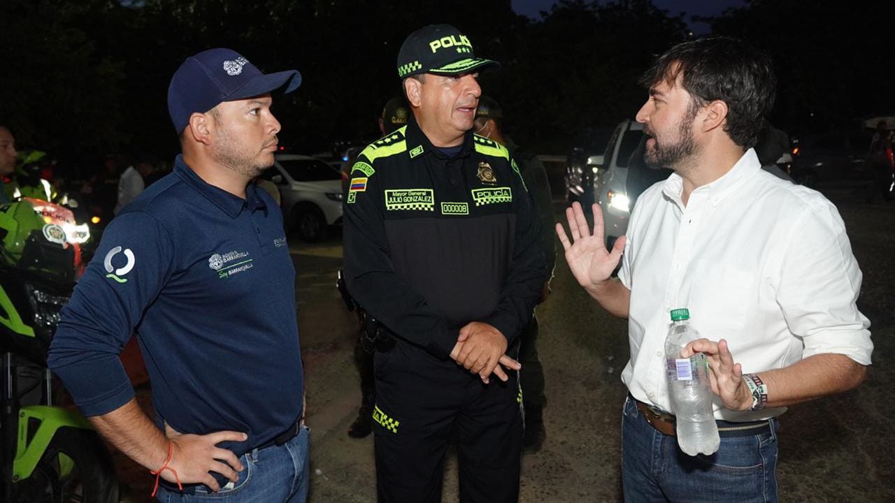 Autoridades acompañan a conductores, afectados por extorsiones en Barranquilla.
