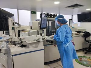 Vacuna nasal probada en Colombia ofrece doble protección contra la covid-19 y la influenza