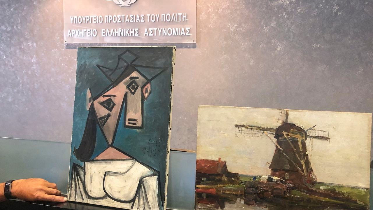 Policía encuentra cuadro de Picasso robado y lo deja caer en plena rueda de prensa