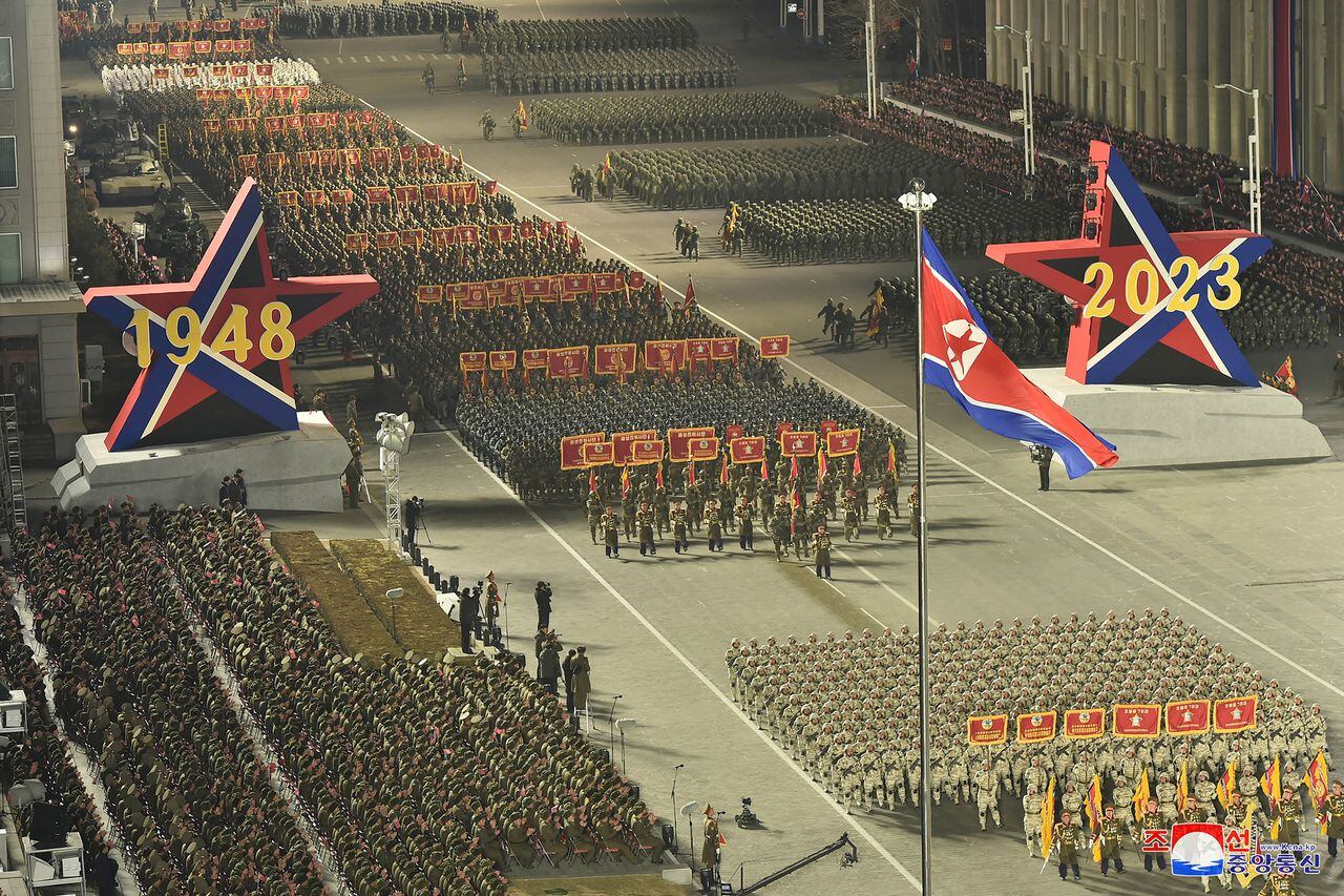 En Imágenes : Misiles en exhibición en desfile de Corea del Norte
