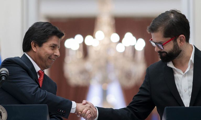 La propuesta se da luego de que el Congreso de Perú negara el permiso solicitado por Castillo para acudir a México, donde recibiría la presidencia protemporé de la Alianza Pacífico.