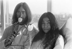 John Lennon. El cantante de The Beatles, asesinado en diciembre de 1980, tuvo ganancias póstumas en el último año por 12 millones de dólares.